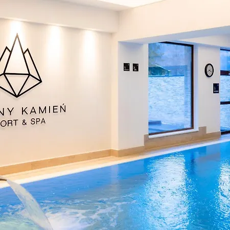 Czarny Kamien & מלון דירות 4*