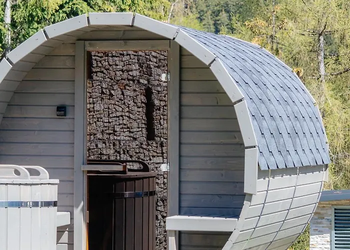 Czarny Kamien & Aparthotel